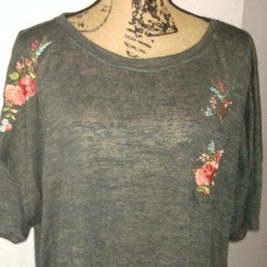 Akemi + Kin Embroidered Gray Short Sleeve Top XL